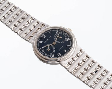 Audemars Piguet otomatik kurmalı saat, Day Date modeli referansı 25574PT platin çanta mavi kadranlı. Milan, İtalya, 14 Nisan 2025.