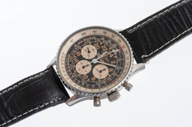 Breitling elle kumandalı kronograf, Navitimer modeli, siyah kadranlı 81600 F çelik kasa. Milan mı? İtalya 14 Nisan 2025