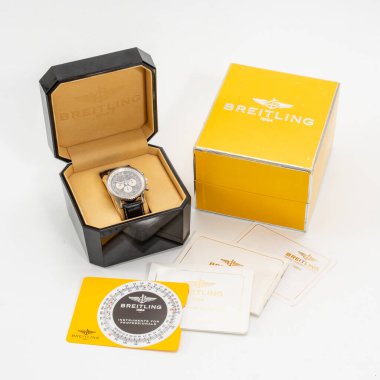 Breitling elle kumandalı kronograf, Navitimer modeli, siyah kadranlı 81600 F çelik kasa. Orijinal kutu ve garantili. Milan mı? İtalya 14 Nisan 2025