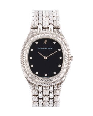 Audemars Piguet Feather kuvars saati, MÖ 56455BC referansı, 18kt beyaz altın ve entegre bilezik. Milan mı? İtalya 14 Nisan 2025