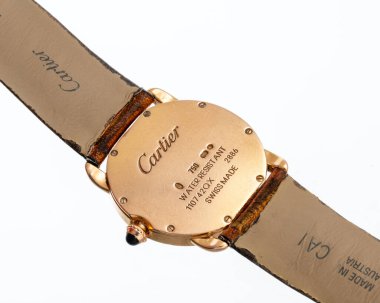 Cartier kuvars saati, Ronde de Cartier modeli, referans 2886, 18kt altın rengi çanta. Milan mı? İtalya _ 14 Nisan _ 2025