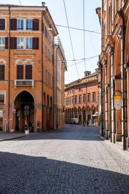 Emilia yoluyla Modena 'nın tarihi merkezinde. Modena, İtalya. 24 Mayıs 2025