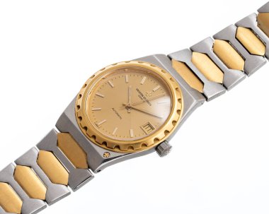 Vacheron Constantin otomatik kurmalı saat, model 222 referans 46003. Şampanya kadranlı 18 kilometrelik sarı altın ve çelik çanta. Milan mı? İtalya 14 Nisan 2025