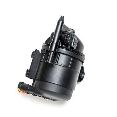 Otomotiv ve mekanik temalı hisse senedi içeriği için ideal dizel araba filtresi temiz beyaz bir arkaplanda izole edildi.