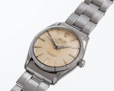 Rolex saat, istiridye daimi model, referans 6565, çelik kasa, krem renkli arama. Milan mı? İtalya 14 Nisan 2025