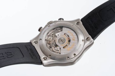 Ebel kronografının arkasındaki şeffaf çantanın detayları, model 1911, referans E9137260, otomatik kurmalı saat, çelik kutu. Milan mı? İtalya 14 Nisan 2025