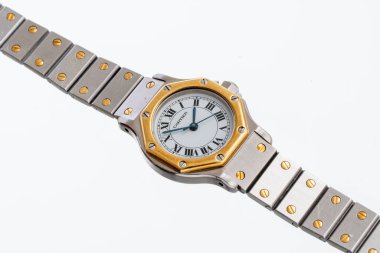 Cartier otomatik kurmalı saat, Santos Octagon modeli, referans 0907, beyaz kadranlı çelik kasa. Milan mı? İtalya 14 Nisan 2025