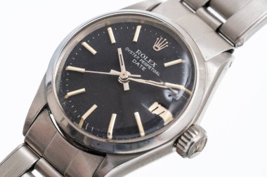 Rolex Oyster Perpetual Date 'in detaylarını çevir, referans 6516. Çelik çantalı ve siyah kadranlı otomatik kol saati. Milan mı? İtalya 16 Nisan 2025