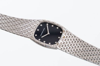 Audemars Piguet 'in el yapımı saati, Kobra modeli, 18kt beyaz altın çantalı, siyah kadranlı. Milan mı? İtalya 16 Nisan 2025