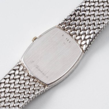 Çantanın ayrıntıları, Audemars Piguet saati, kobra modeli, çanta ve entegre bilezik 18kt beyaz altın. Milan mı? İtalya, 18 Nisan 2025