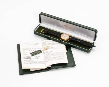 Breguet el yapımı kronograf, klasik kronograf modeli, referans 3237, orijinal kutu ve garantili 18K sarı çanta. Milan mı? İtalya, 18 Nisan 2025