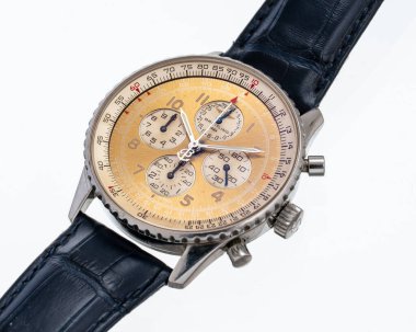 Breitling elle yaralanma kronografisi, Navitimer Havacılık modeli, A33030 referansı, bronz kadranlı çelik kasa. Milan mı? İtalya, 18 Nisan 2025