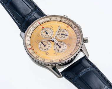 Breitling elle yaralanma kronografisi, Navitimer Havacılık modeli, A33030 referansı, bronz kadranlı çelik kasa. Milan mı? İtalya, 18 Nisan 2025