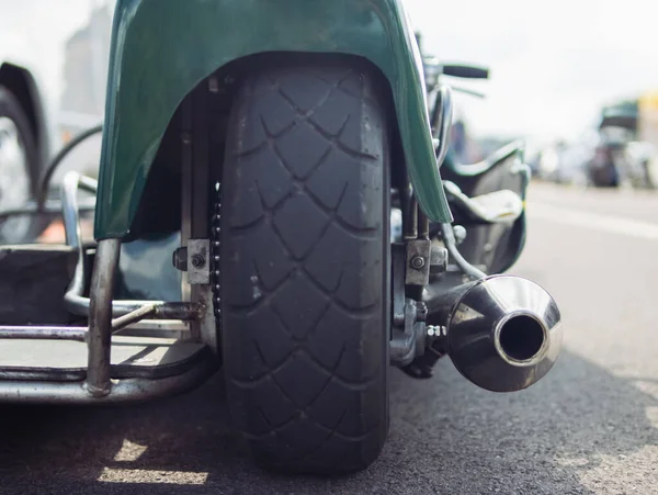 Close Uma Roda Sobre Uma Motocicleta Visão Traseira Roda Traseira — Fotografia de Stock