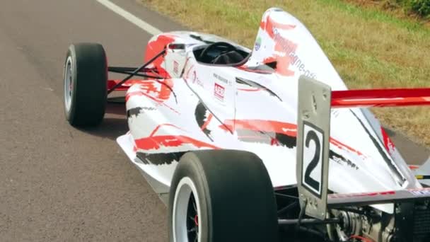 Auto Wyścigowe Samochód Wyścigowy Konkurencji Zbliżenie Samochodu Wyścigowego Kolorze Białym — Wideo stockowe