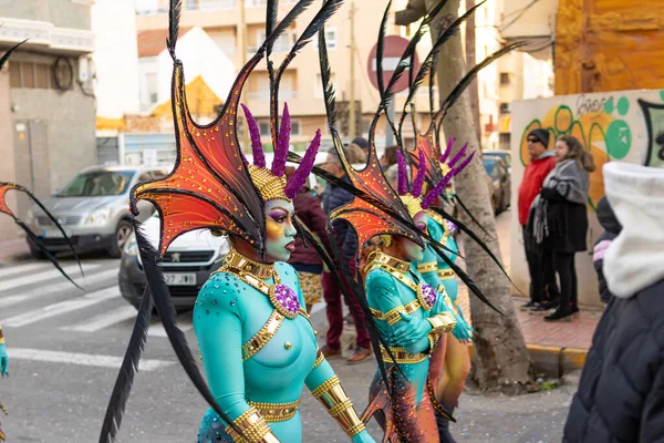 Carnevale Spagna Città Torrevieja Febbraio 2023 Gente Cammina Carnevale Foto — Foto Stock
