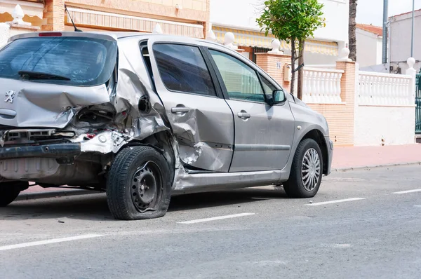 Wypadek Samochodowy Ulicy Uszkodzone Samochody Kolizji Mieście Wysokiej Jakości Zdjęcie Zdjęcie Stockowe