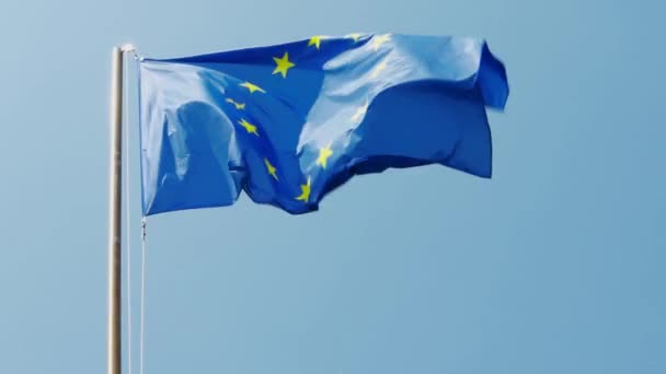 Beelden Van Een Europese Vlag Vlaggenpoel Die Wind Waaien Een — Stockvideo