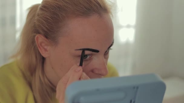 Girl Fair Appearance Paints Her Eyebrows Home Beauty Procedures Home — Stock Video