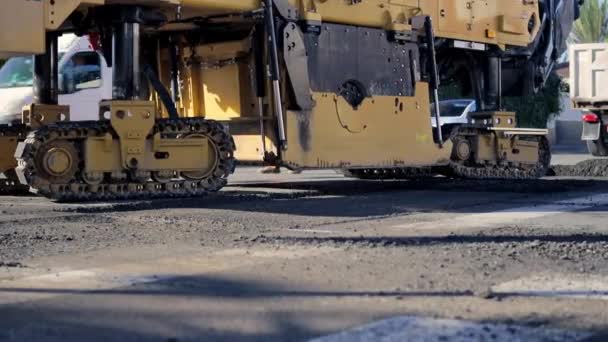 Asfaltfreesmachine Die Oppervlaktelaag Verwijdert Straat Voorbereidt Nieuw Asfalt Hoge Kwaliteit — Stockvideo