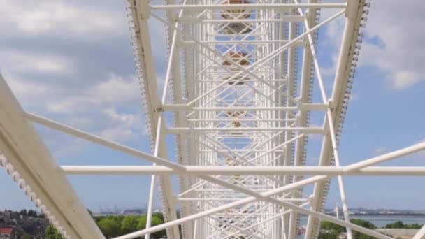 Ferris Wheel Swing Στο Πάρκο Ψυχαγωγίας Daytime Fun Entertainment Στο — Αρχείο Βίντεο