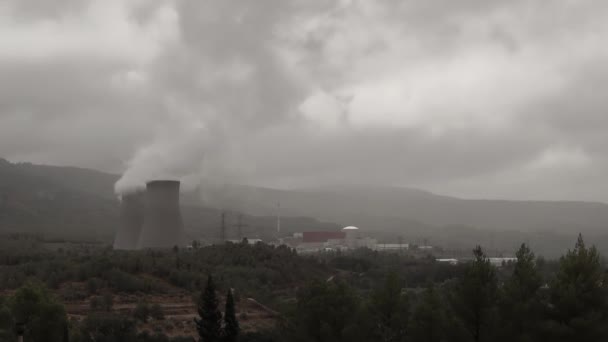 Típico Pueblo Español Cofrentes Con Castillo Primer Plano Planta Nuclear — Vídeo de stock