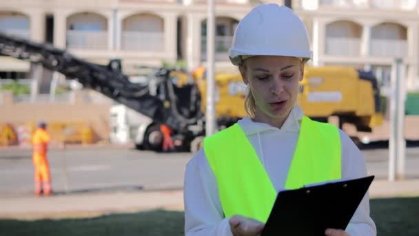 Video Muestra Primer Plano Una Joven Ingeniera Civil Confiada Misma — Vídeo de stock