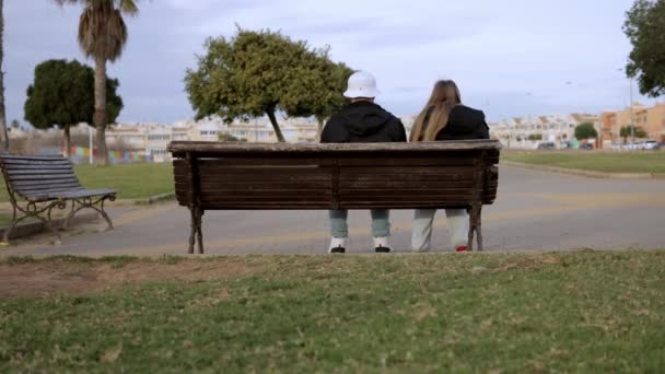 Man Girl Sitting Bench Park Girl Leaves Leaving Man Beautiful — Stock Video