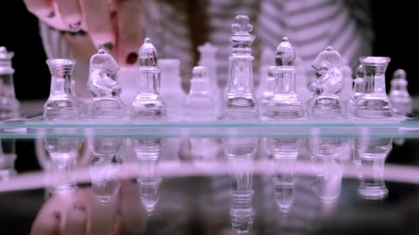 Tinédzser Lány Sakkozik Este Koncepció Intellektuális Játékok Kiváló Minőségű Felvételek — Stock videók