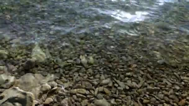 Хвилі Морі Сході Сонця Гальковий Кам Яний Пляж Заході Сонця — стокове відео