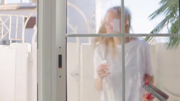 Retrato Una Joven Con Vestido Blanco — Vídeo de stock
