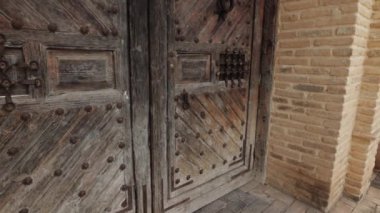 Marakeş, Fas köyündeki bir kilisenin kapısı.