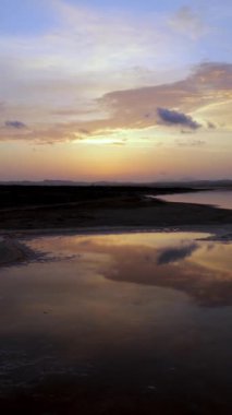 Sahilde gün doğumu
