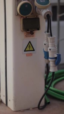 Benzin deposu beyaz ve siyah