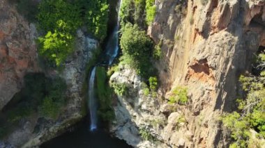 Madeira adasında şelale