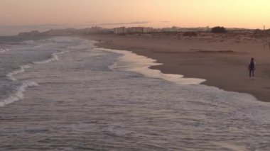 Denizin üzerinde gün batımı