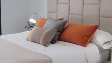 İçinin rahat yatak modern yatak odası