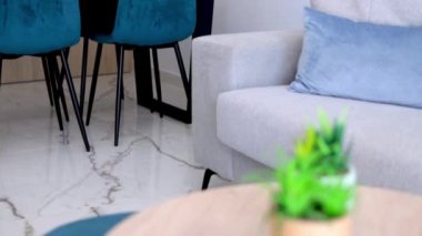 Modern oturma odasının iç tasarımı.
