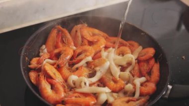 Lezzetli Asya yemeklerinin yakın görüntüsü