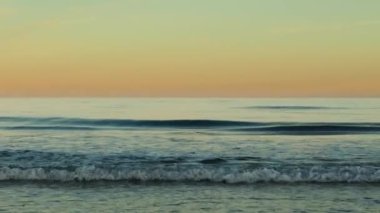 Sahilde gün batımı