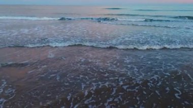 Deniz kıyısında günbatımı