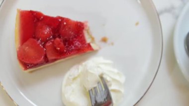 kremalı çilekli tart