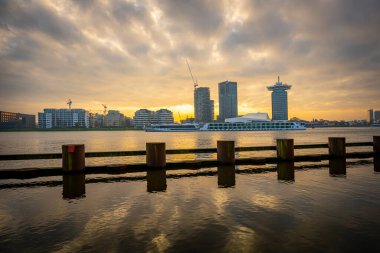 Amsterdam, Hollanda, Hollanda 'da günbatımı. Amsterdam Capi 'dir