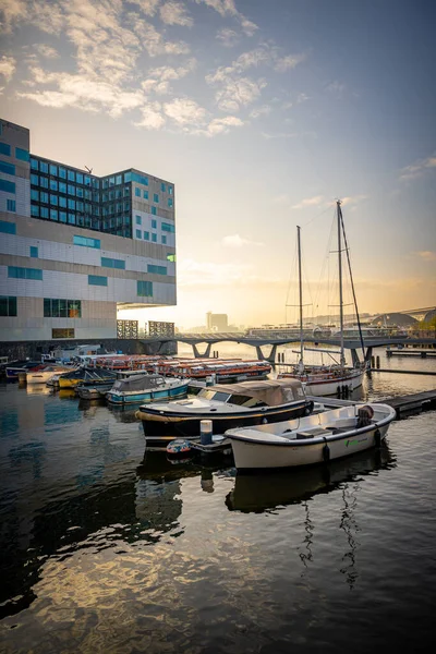 Amsterdam Sunset City Kanal Rıhtımı, Amsterdam, Ne 'de ufuk çizgisi