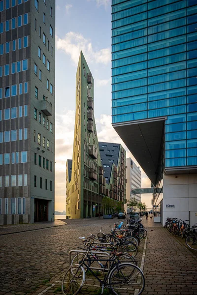 Widok Ulicę Nowoczesne Budynki Amsterdam Holandia Amst Obrazy Stockowe bez tantiem