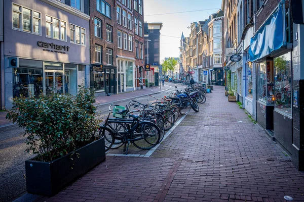 Rowery Kanałach Amsterdamu Amsterdam Jest Stolicą Najbardziej Zdjęcia Stockowe bez tantiem