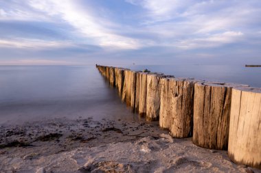 Sonnenaufgang am Strand Gespensterwald Nienhagen an der Ostsee, 