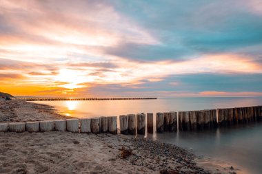 Sonnenaufgang am Strand Gespensterwald Nienhagen an der Ostsee, 