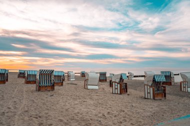 Sonnenaufgang am Strand Gespensterwald Nienhagen an der Ostsee, 