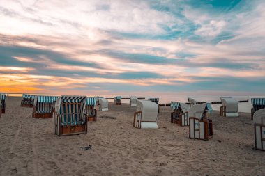 Sonnenaufgang am Strand Gespensterwald Nienhagen an der Ostsee, 